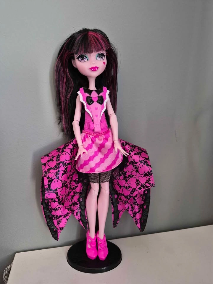 Monster High Ghoul to Bat Draculaura - photo 2