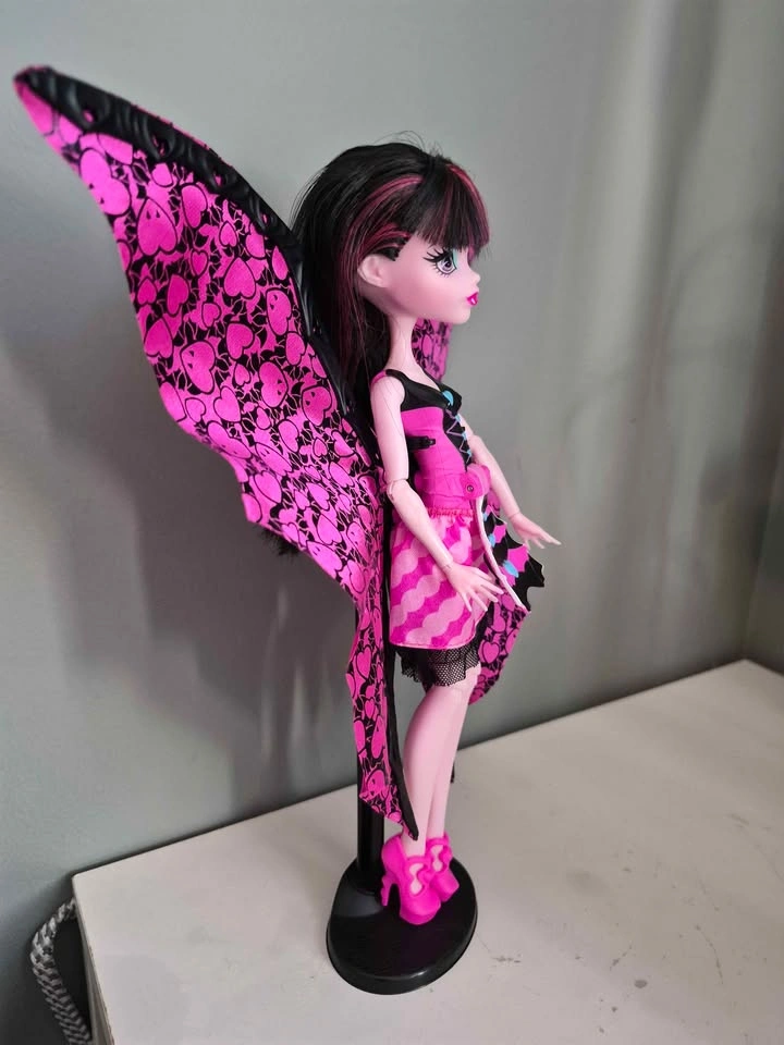 Monster High Ghoul to Bat Draculaura - photo 3