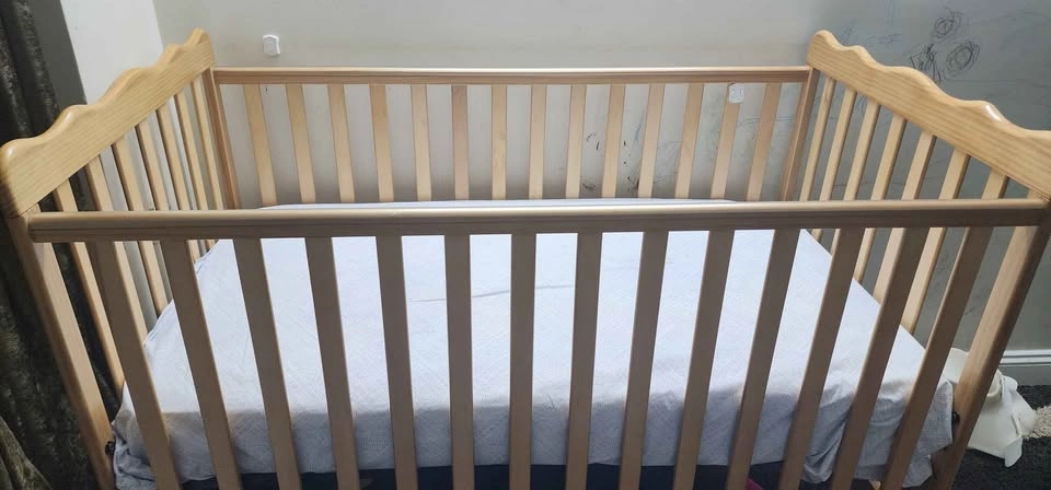 Baby convertible crib infant to toddler - photo 2