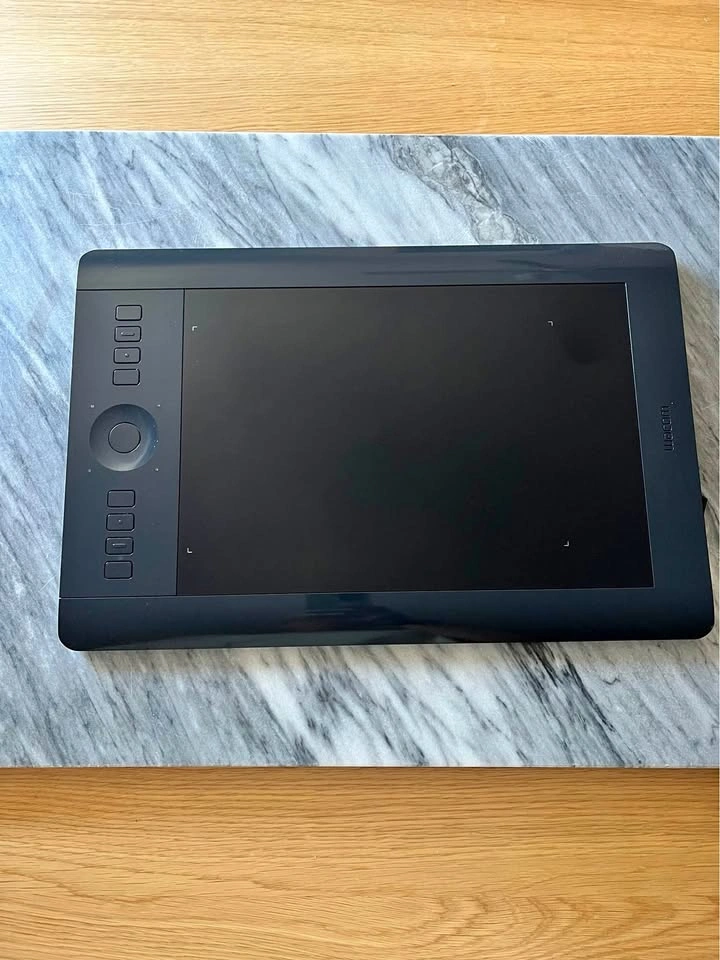 Wacom Intuos Pro Medium (Model PTH-651)