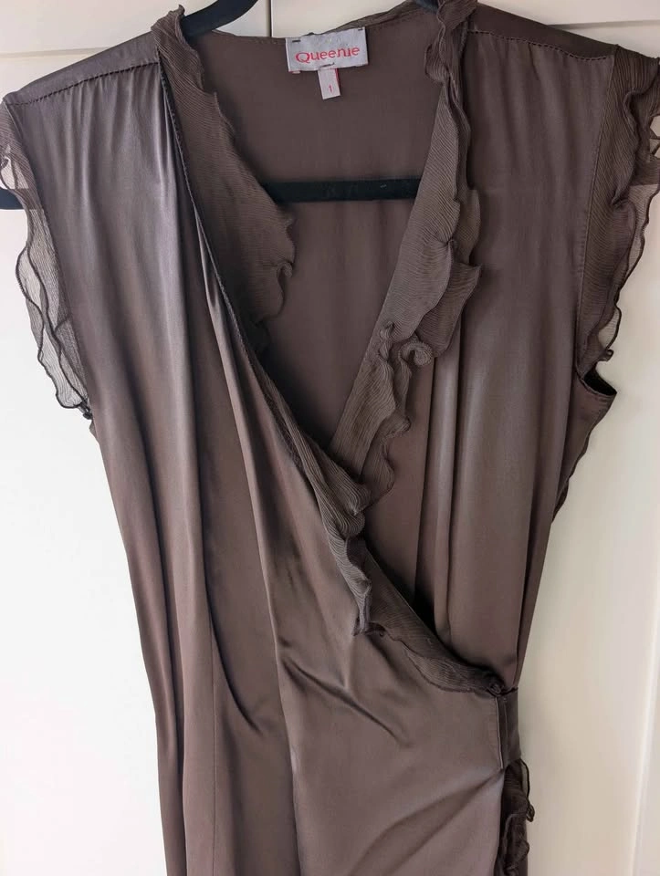 NWOT Silk Ruffle Wrap Dress - photo 3