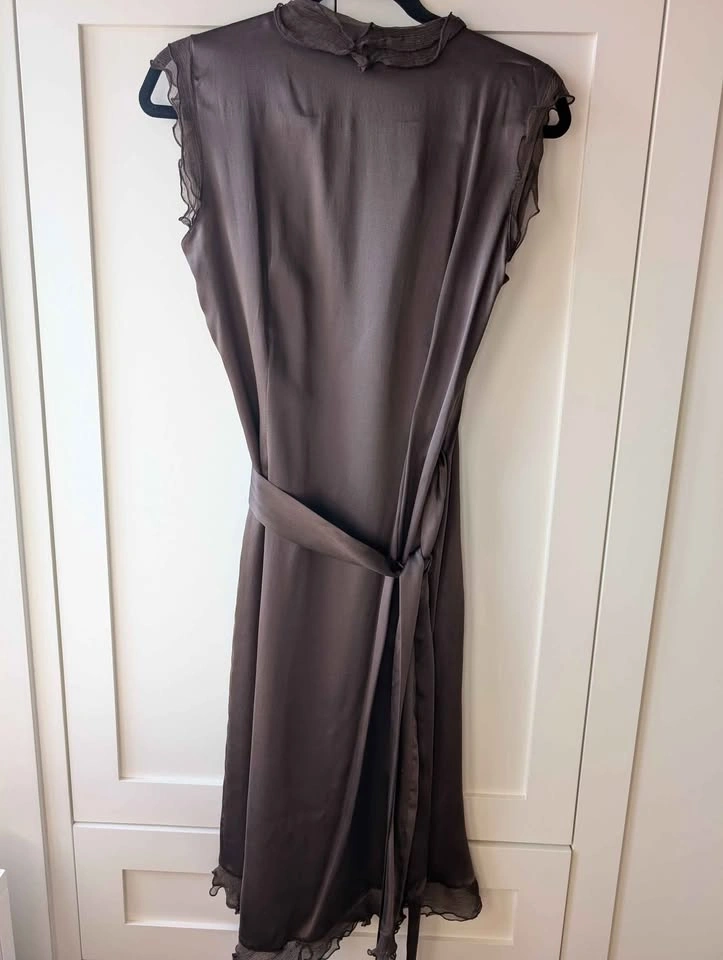 NWOT Silk Ruffle Wrap Dress - photo 4