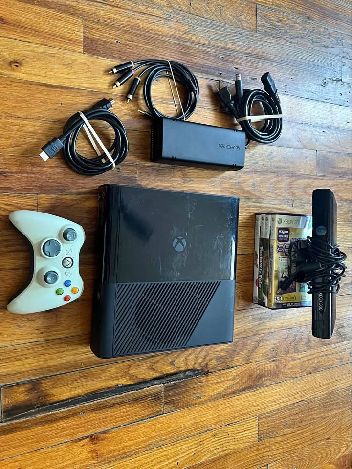 xbox 360 e 250gb, kinect, controller, 4 games, wires all include