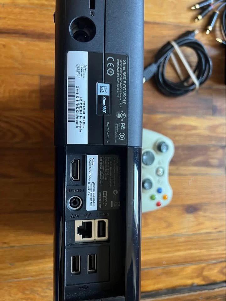 xbox 360 e 250gb, kinect, controller, 4 games, wires all include - photo 5