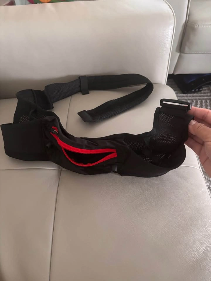 Black Belt bag with Red Zipper for all sports - photo 2