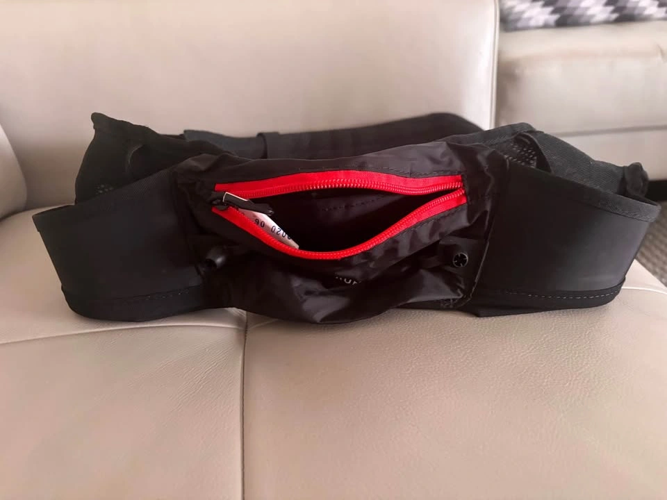 Black Belt bag with Red Zipper for all sports - photo 3