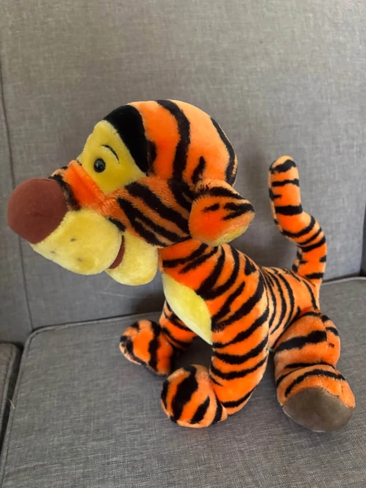 Vintage Disneyland Tigger Plush Toy - photo 2