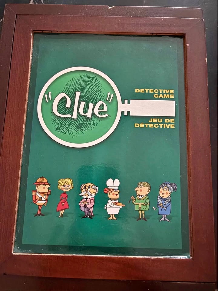 Vintage Parker Brothers Wooden Bookshelf Collectors Edition Clue