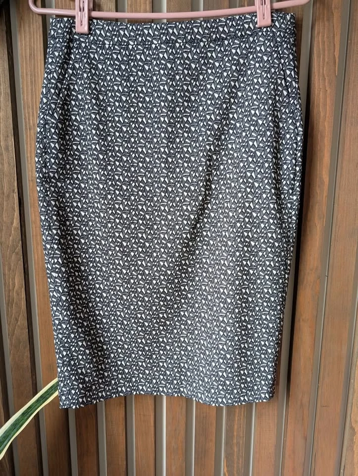 Massimo Dutti Pencil Skirt - US6 - photo 2