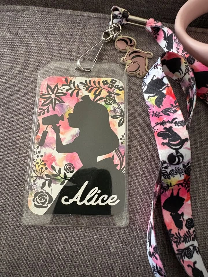 Disney Alice in Wonderland mug and lanyard set - photo 2