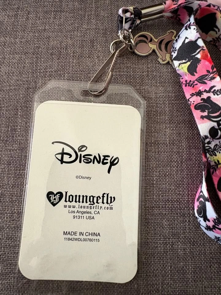 Disney Alice in Wonderland mug and lanyard set - photo 3