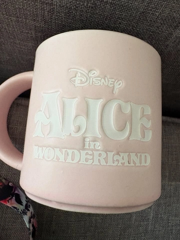 Disney Alice in Wonderland mug and lanyard set - photo 4