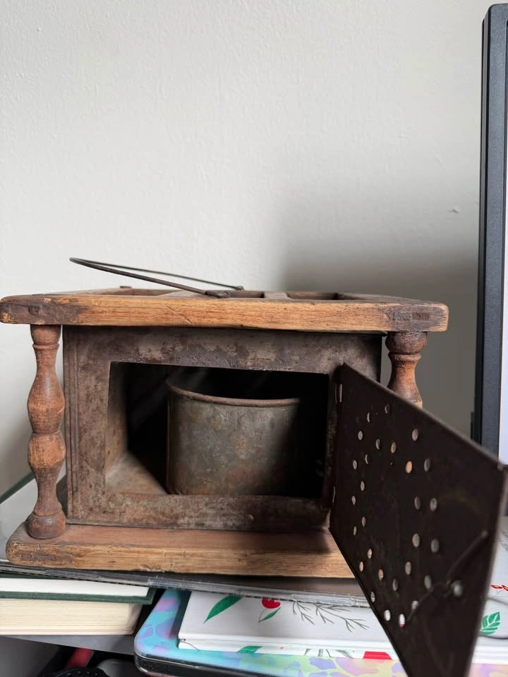 Antique 19th Century Pierced Tin & Wood Foot Warmer - photo 5