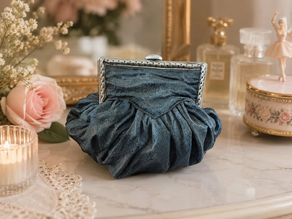 Vintage 1999 Just The Right Style Velvet Crush Music Box