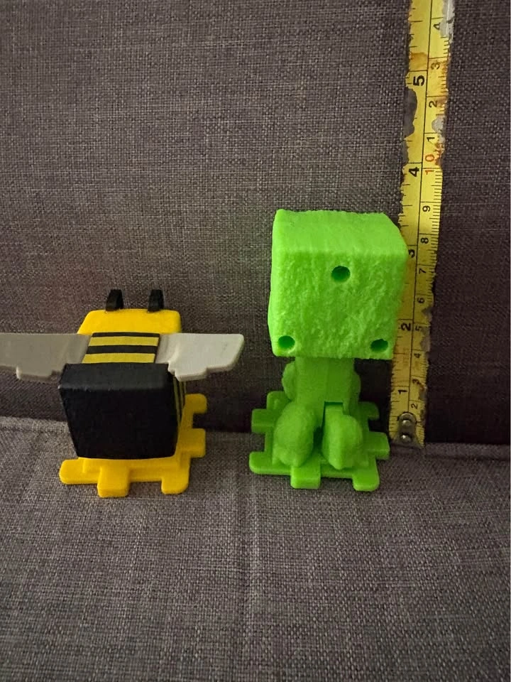 Minecraft Bee and Creeper Figures - photo 4