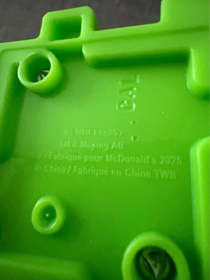 Minecraft Bee and Creeper Figures - photo 5