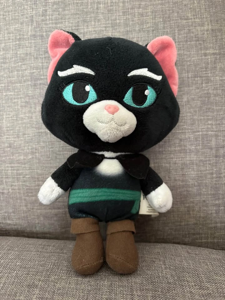 Theatre-exclusive Cinemark Puss in Boots: The Last Wish Plush se - photo 2