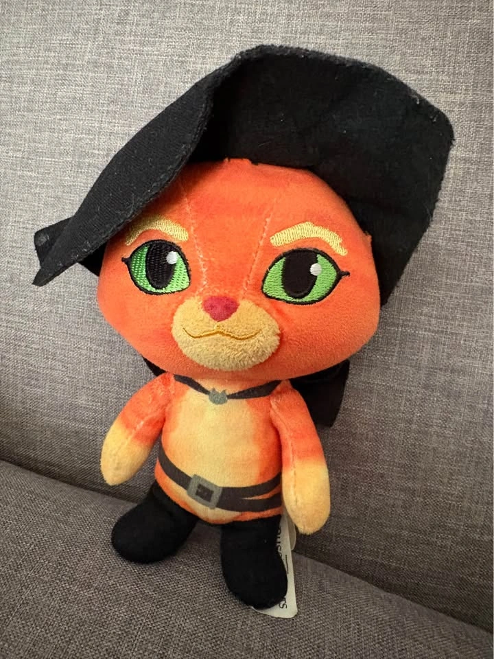 Theatre-exclusive Cinemark Puss in Boots: The Last Wish Plush se - photo 4