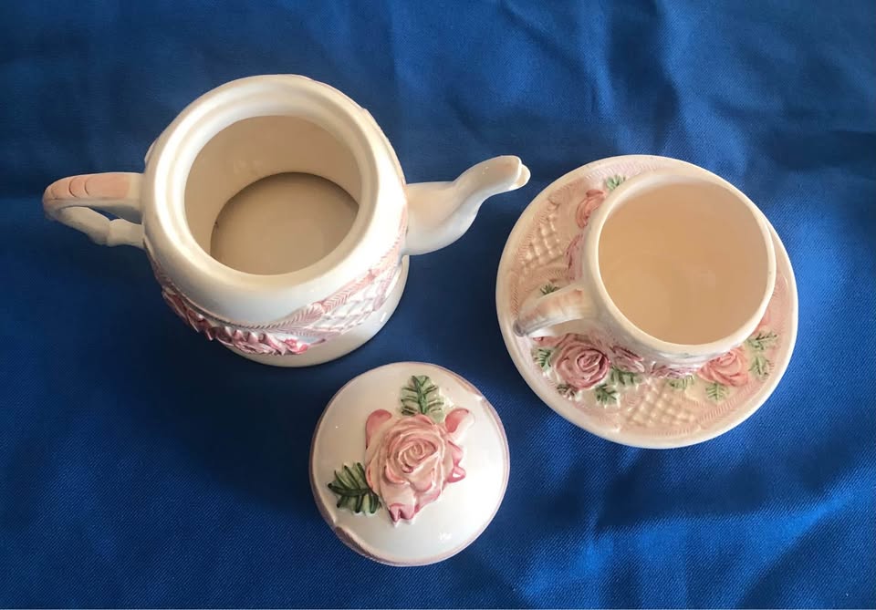 Vintage Cottage Teapot, Cup and Saucer - photo 2