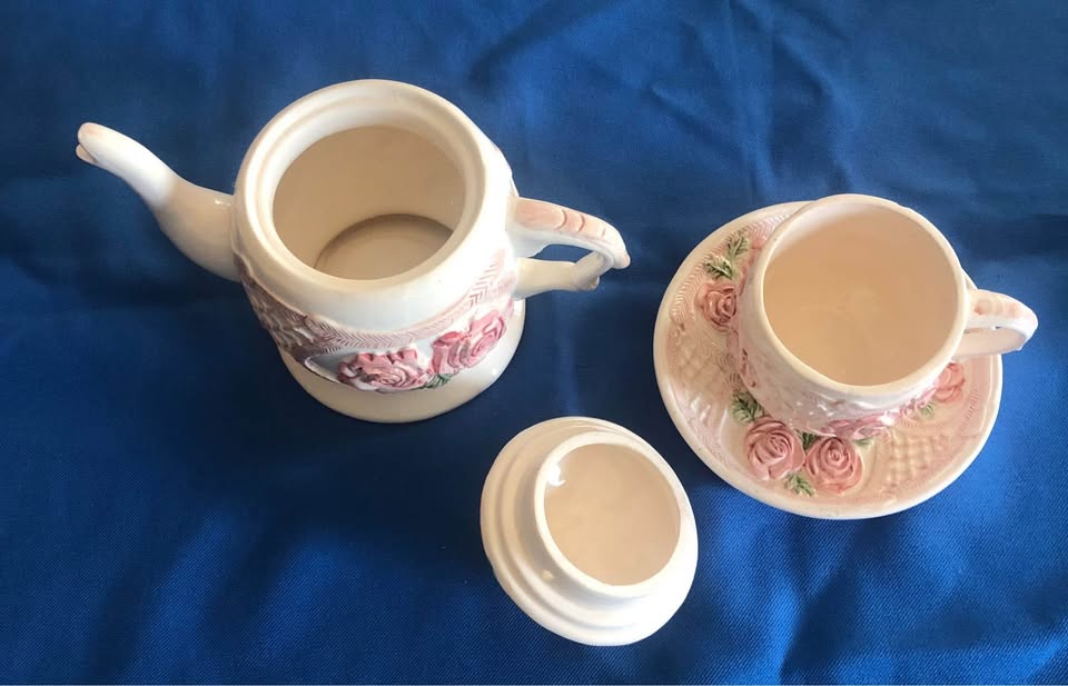 Vintage Cottage Teapot, Cup and Saucer - photo 3