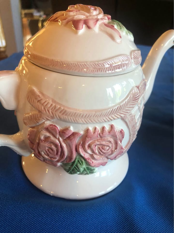 Vintage Cottage Teapot, Cup and Saucer - photo 5