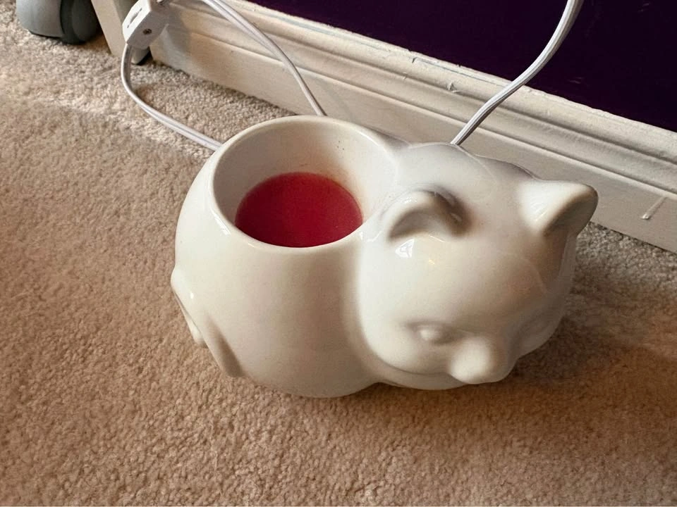 Yankee Candle white cat electric wax warmer - photo 3