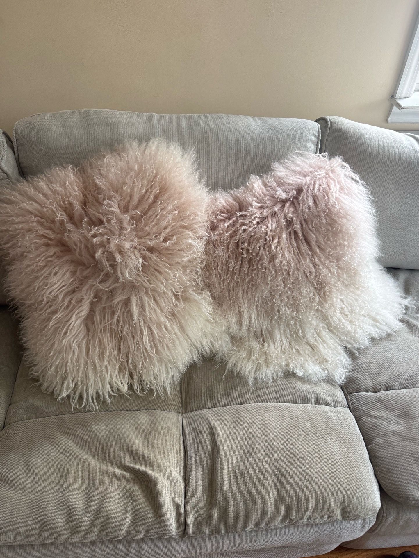 Pair of TJ MAXX throw pillows (Like New) - photo 3