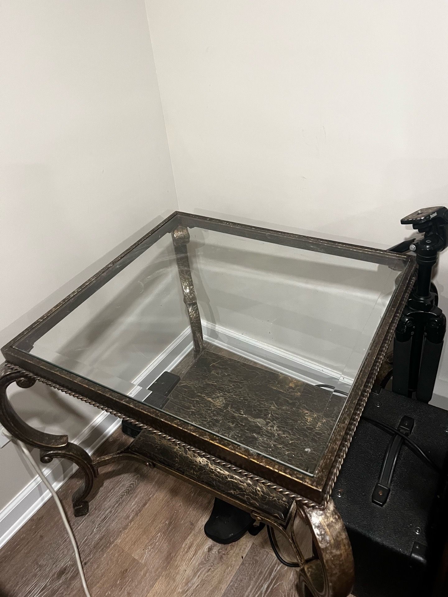 Glass and metal coffee table - photo 4