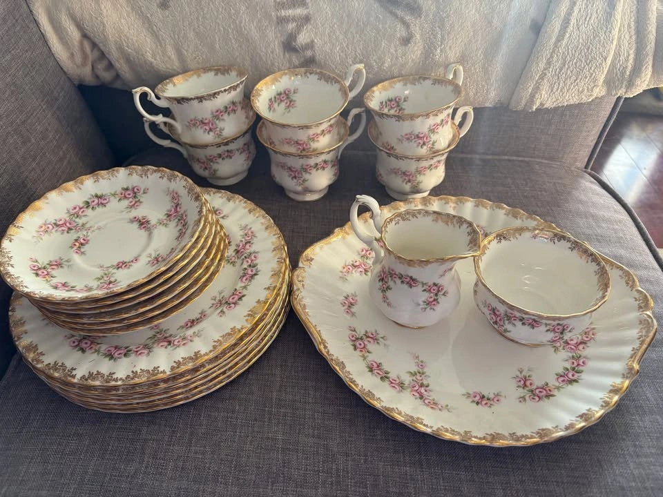Vintage 1960's Royal Albert Dimity Rose Bone China tea set - photo 5