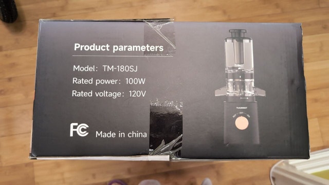 New factory sealed Cold Press Juicer w/ 8 Juice Bottles (black) - photo 3