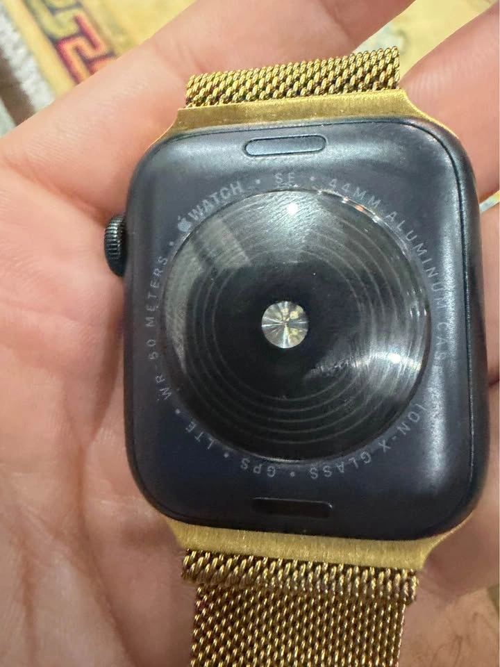 Apple Watch SE 2 - 44mm - photo 2