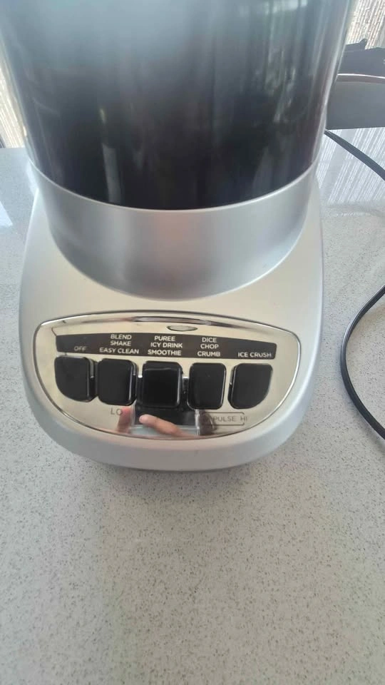 Black+Decker 10-Speed Glass Jar Blender – Excellent Condition - photo 2