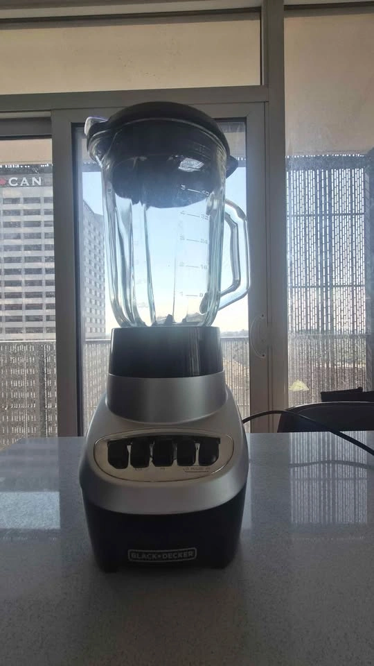 Black+Decker 10-Speed Glass Jar Blender – Excellent Condition - photo 3