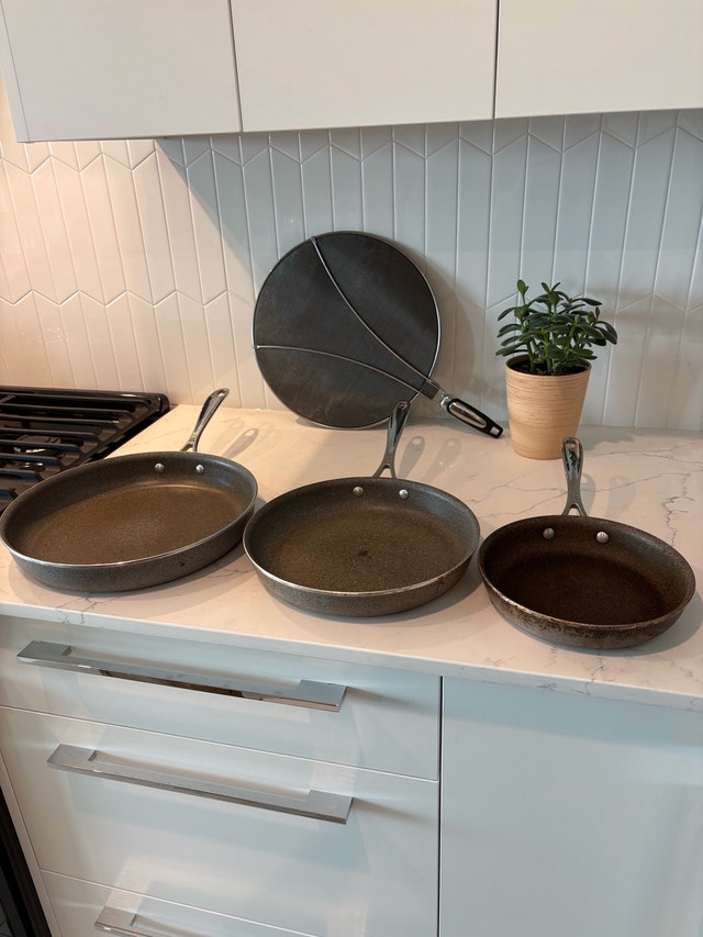 3 Henckel pans + splatter screen