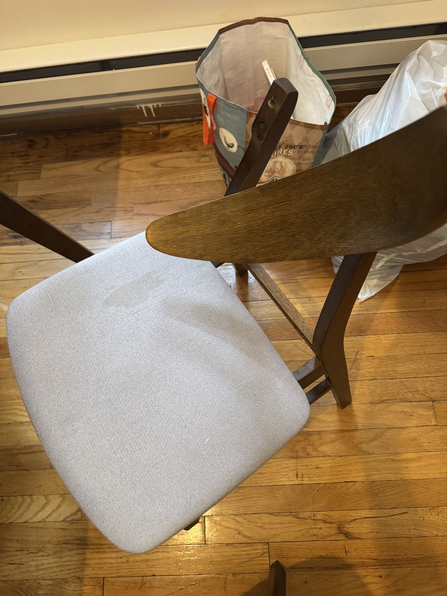 Table + Chairs - photo 2