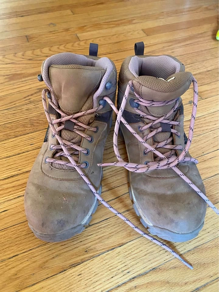 Women’s size 7 Steel toed boots