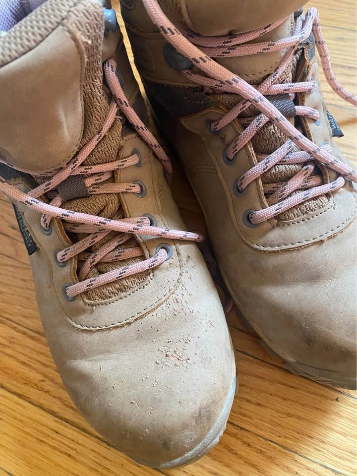 Women’s size 7 Steel toed boots - photo 3