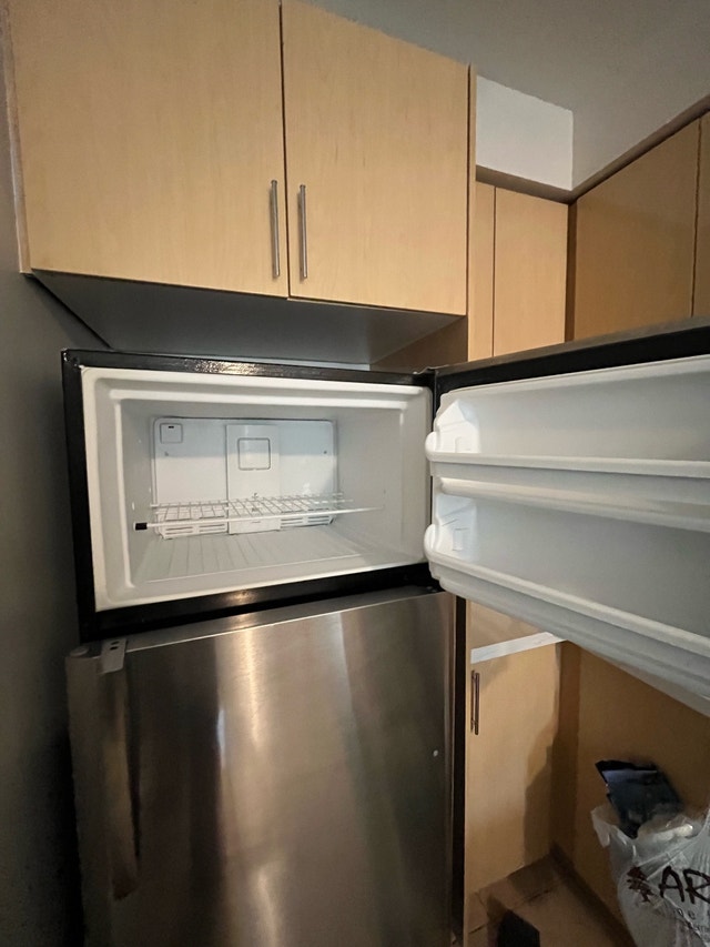 Frigidaire Refrigerator - photo 2