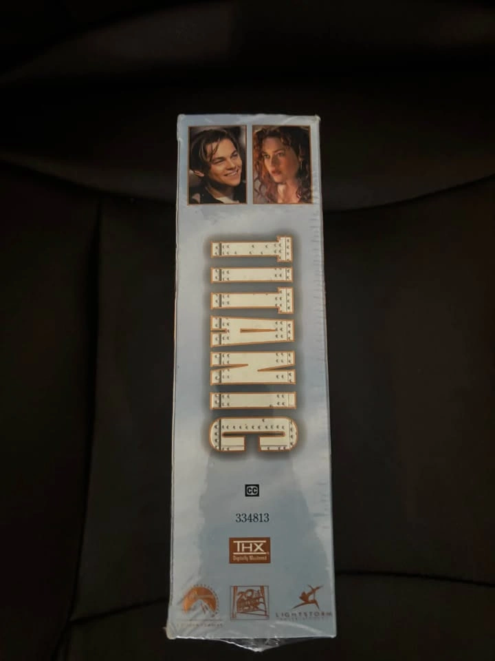 Titanic VHS 2-Cassette Set - photo 4