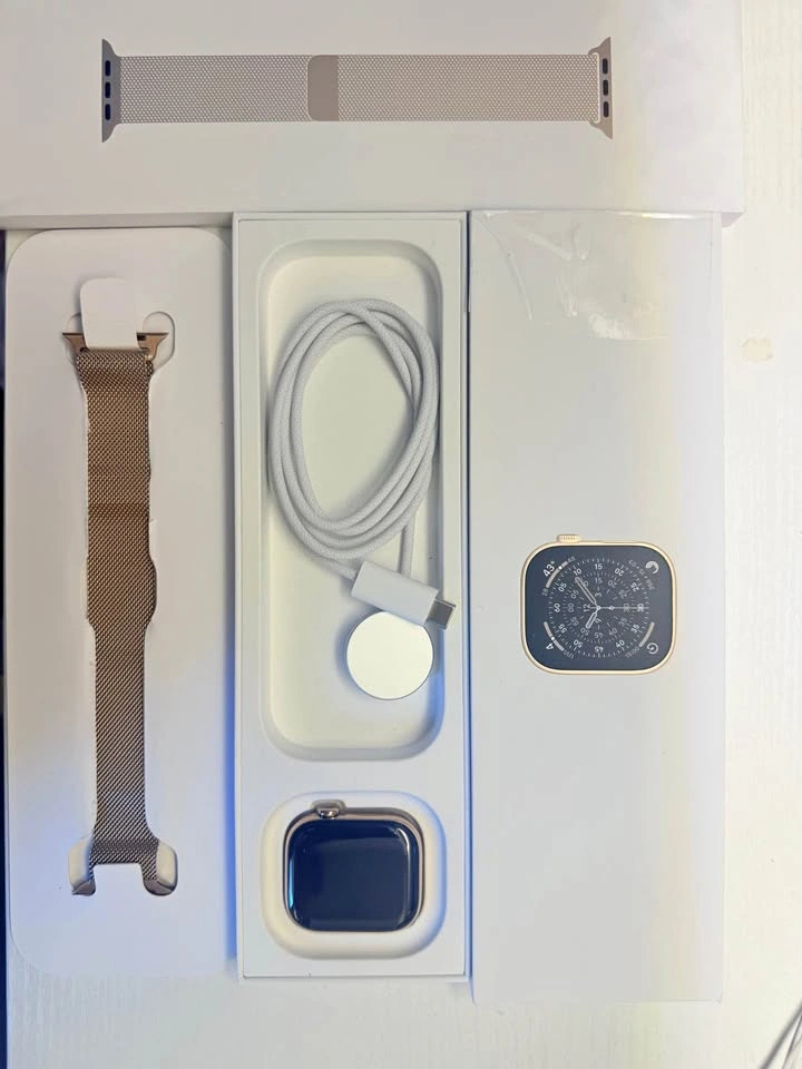 Apple Watch Series 11, GPS and Cellular (42mm)