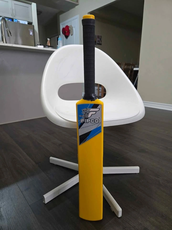 Kids Hard Plastic Cricket Bat - Bought, never used - photo 3