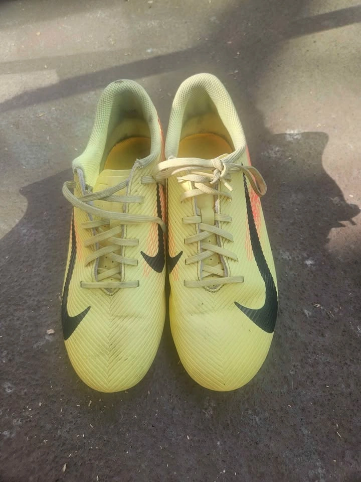 Nike Mercurial Cleats 6Y - photo 2