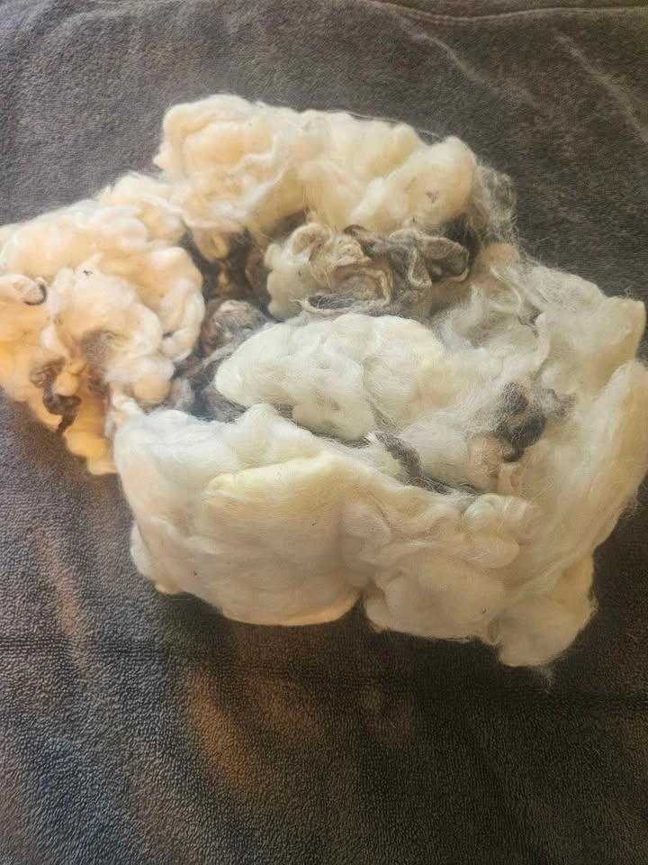 White wool bundle (swipe to see all pics) - photo 2