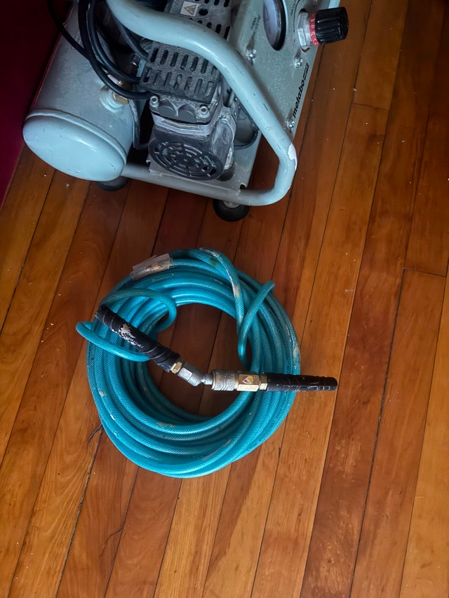 compressor with hose and a pneumatic staple - photo 3