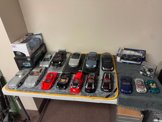 Diecast car models 1/18, 1/24 and 1/32