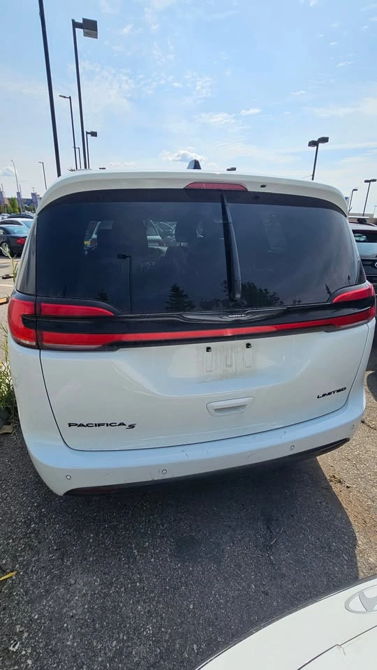 2025 Chrysler Pacifica Limited - photo 3