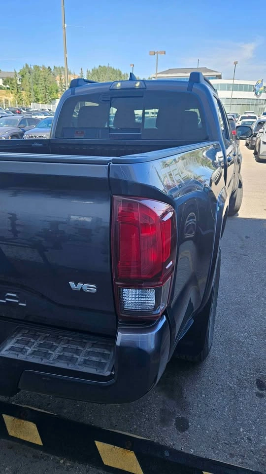 2018 Toyota Tacoma SR5 - 1 Owner, No Accidents - photo 4