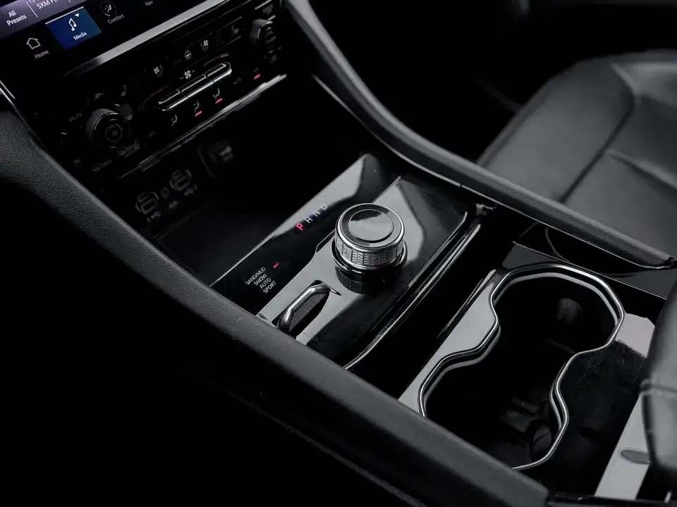 2022 Jeep Grand Cherokee L Limited 4WD | 6 Passenger - photo 2
