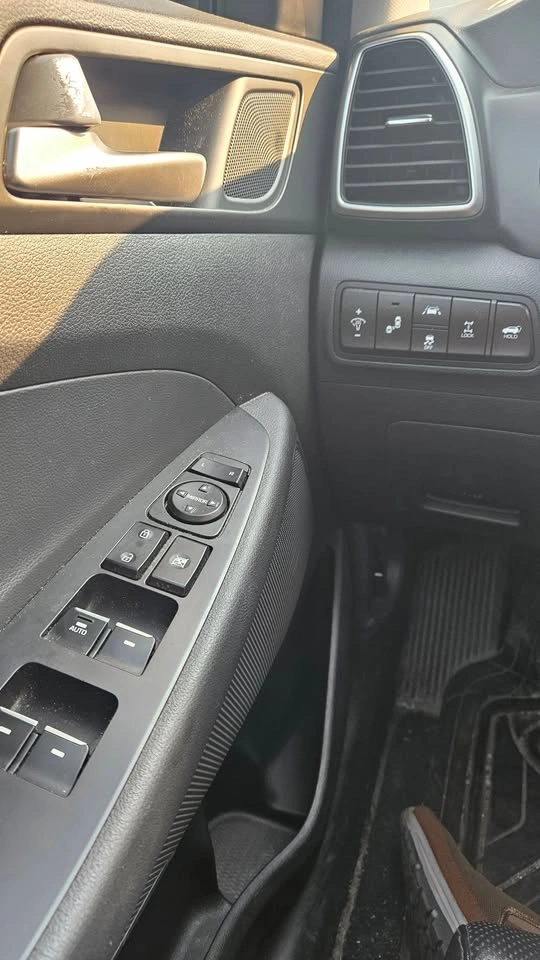 2019 Hyundai Tucson Luxury, 2 Sets of Tires, No Accident - photo 3