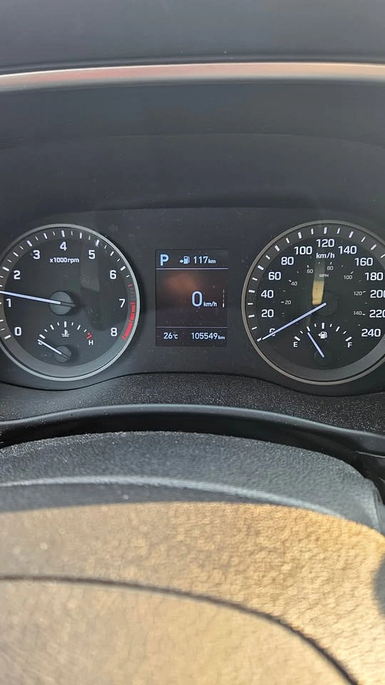 2019 Hyundai Tucson Luxury, 2 Sets of Tires, No Accident - photo 4